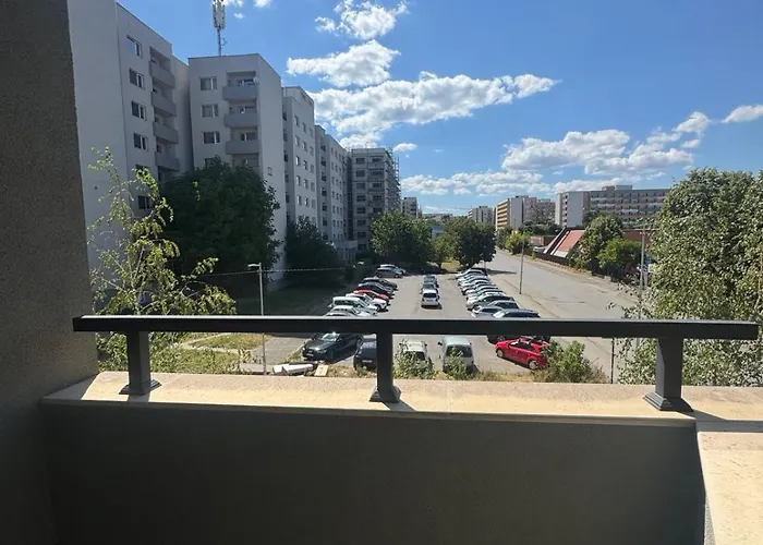 63rd Luxury One Bedroom Апартамент