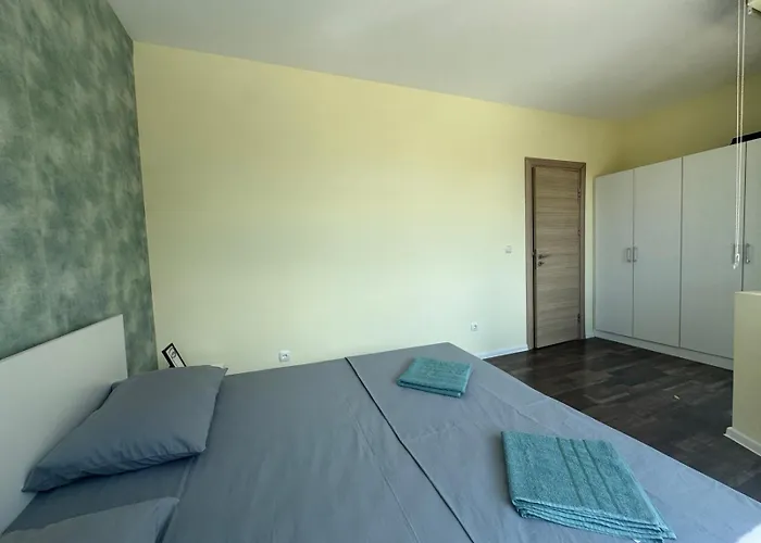 63rd Luxury One Bedroom Апартамент София