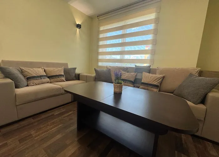 Апартаменты 63rd Luxury One Bedroom *